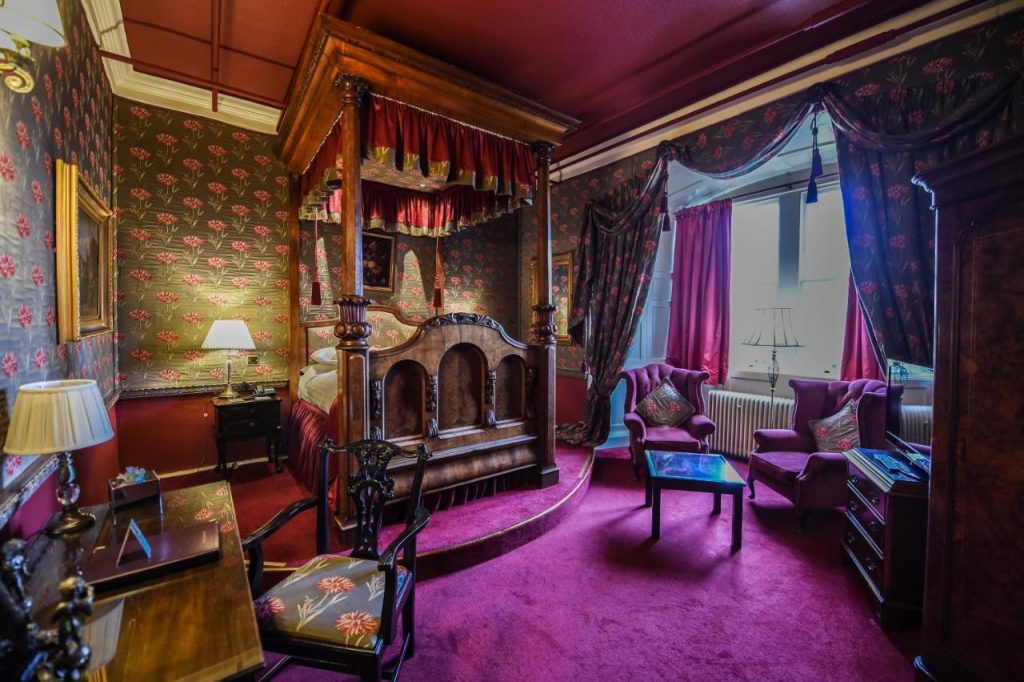 Interior histórico del hotel Balfour Castle en Gran Bretaña
